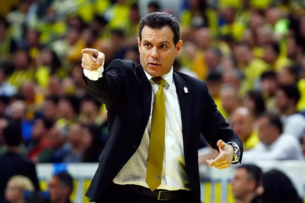 İran'ın hava saldırısında eski Fenerbahçeli Itoudis'in de evi vuruldu