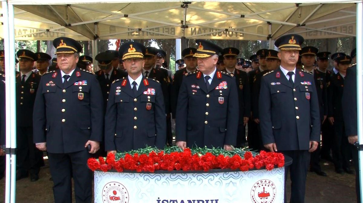 Jandarma Genel Komutanlığı'nın 186'ıncı kuruluş yıl dönümünde şehitler kabri başında anıldı
