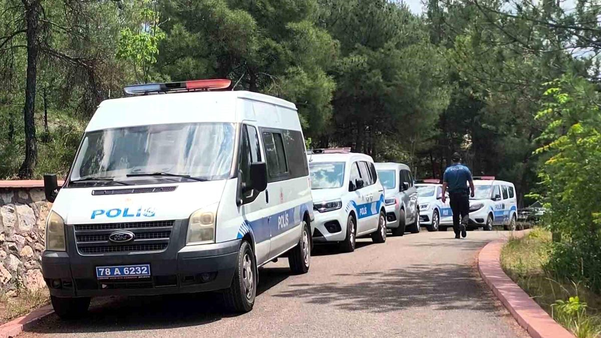 Karabük'te Ağaçta Erkek Cesedi Bulundu
