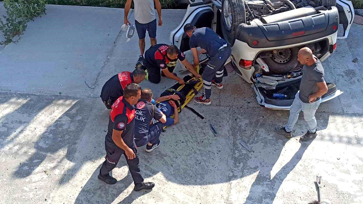 Burdur'da Kontrolden Çıkan Otomobil Dere Yatağına Düştü