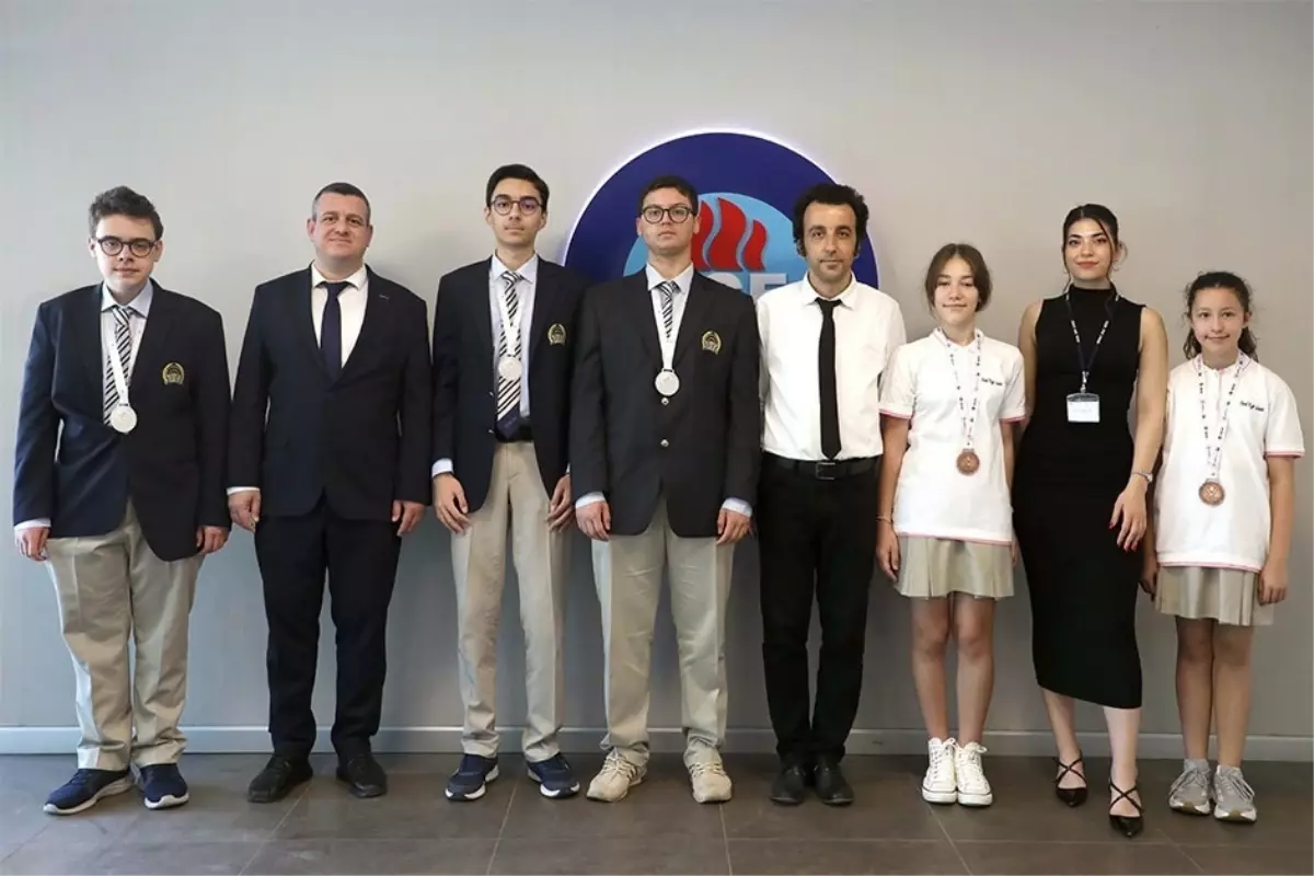 Özel Ege Lisesi, TÜBİTAK Yarışmalarında 3 Türkiye Derecesi Elde Etti