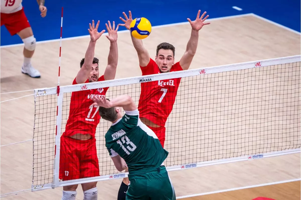 A Milli Erkek Voleybol Takımı Polonya'ya 3-0 Yenildi