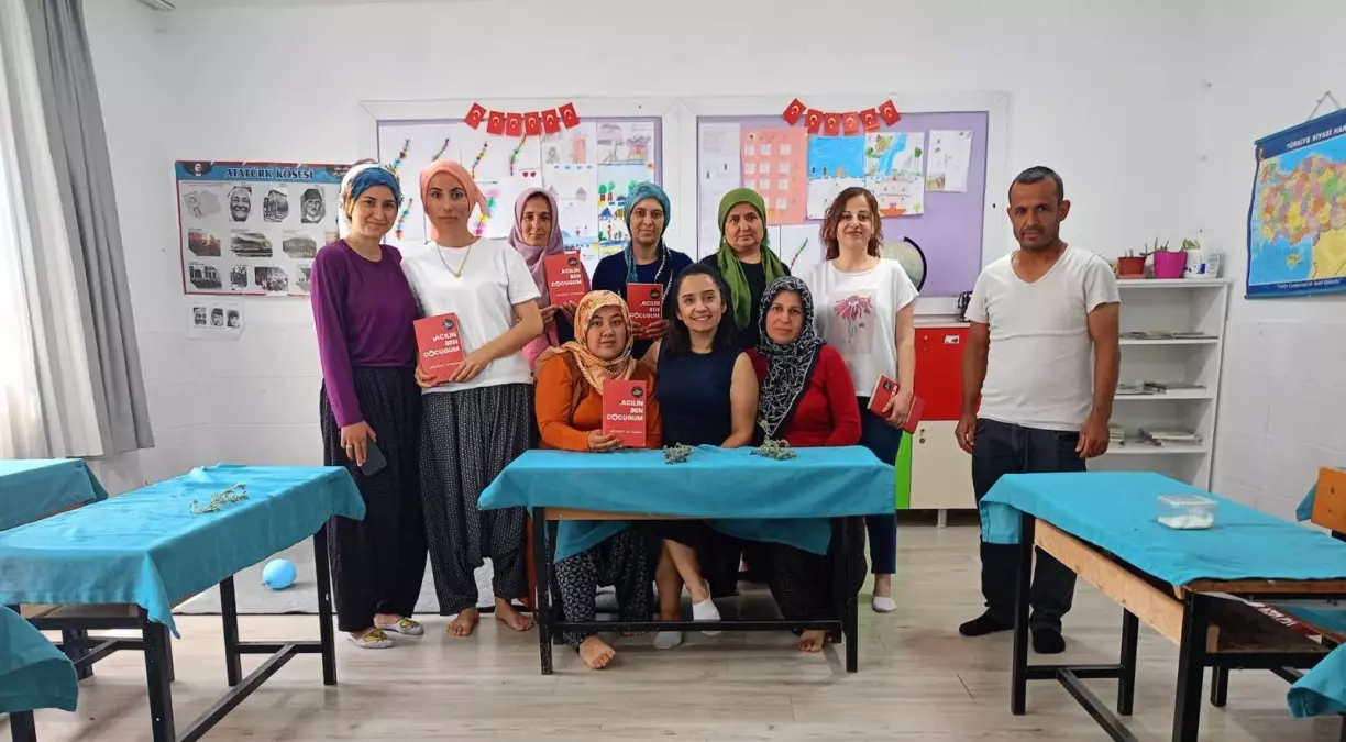 Erdemli İlkokulunda Velilerle Kitap Okuma Etkinliği