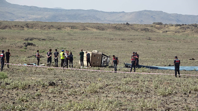 Aksaray'da 2 sıcak hava balonu düştü! 1 kişi öldü 19 kişi yaralandı Aksaray'da 2 sıcak hava balonu düştü! 1 kişi öldü 19 kişi yaralandı