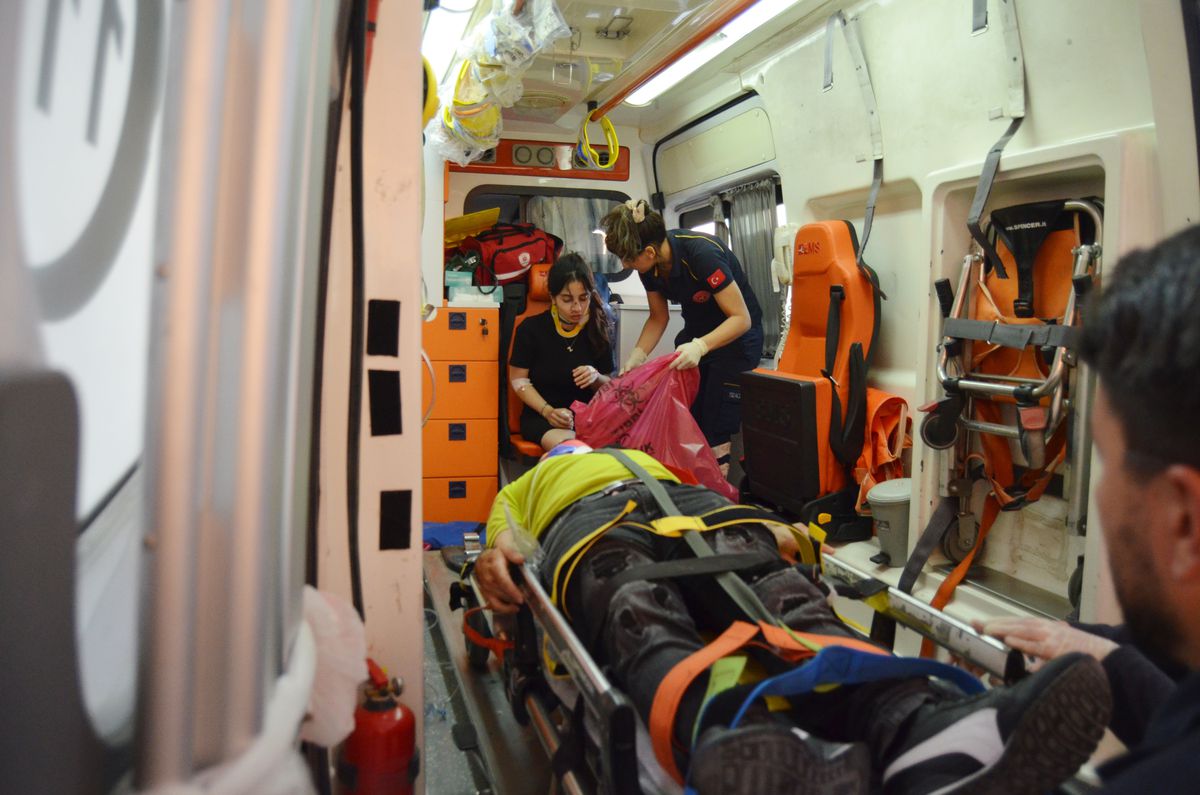 Aksaray'da Kavşakta Otomobil Kazası: 8 Yaralı