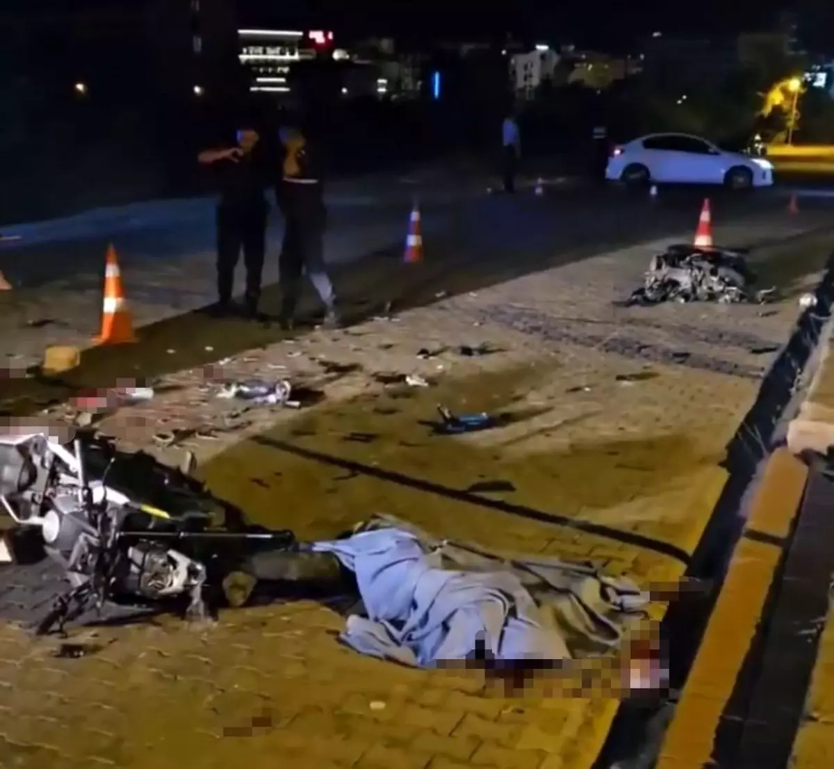 Alanya'da Motosiklet Kazası: İki Genç Hayatını Kaybetti