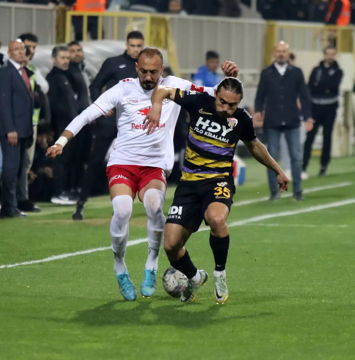 Aliağa FK'dan Transfer Hamlesi: Ahmet İlhan Özerk ile Anlaşma Sağlandı