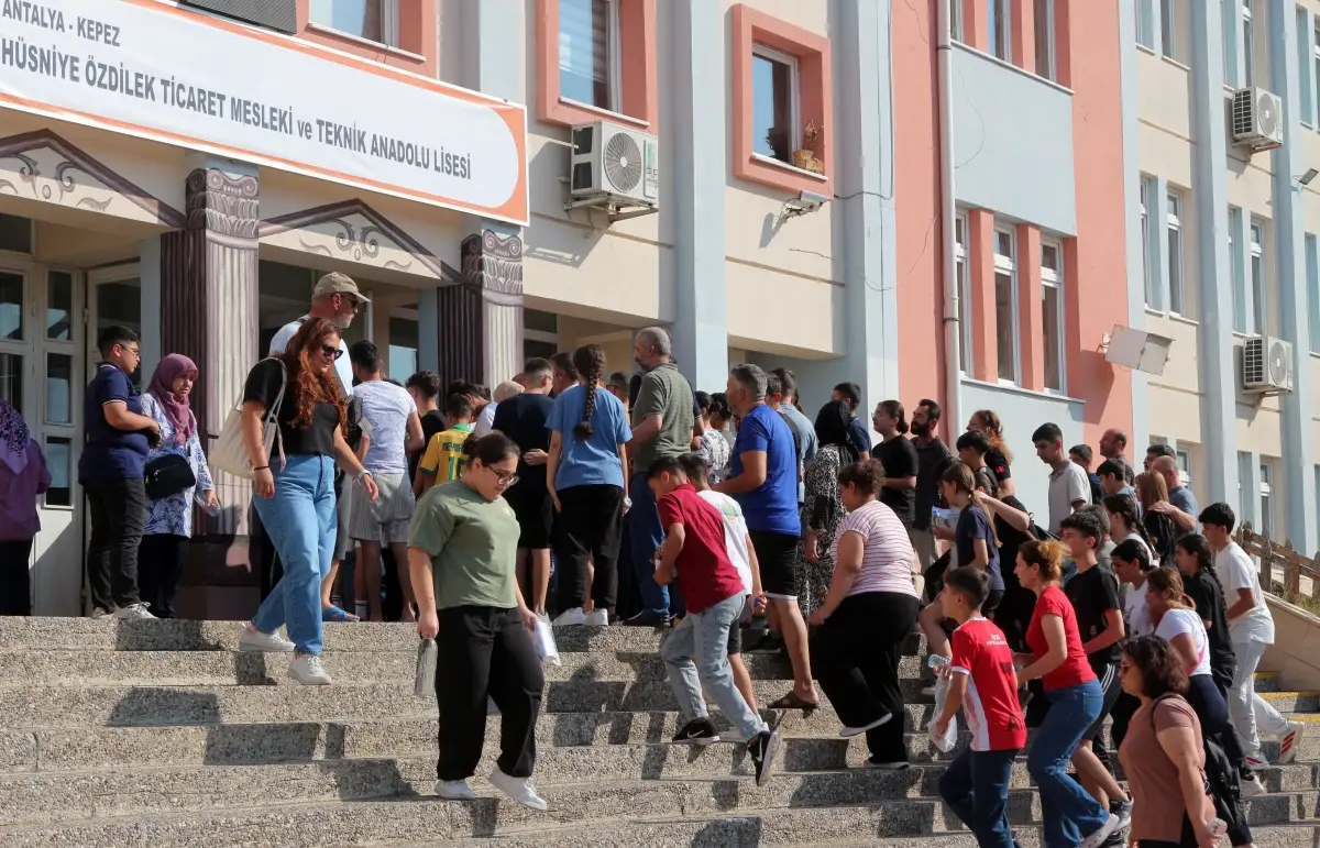 Antalya'da LGS Sınav Heyecanı