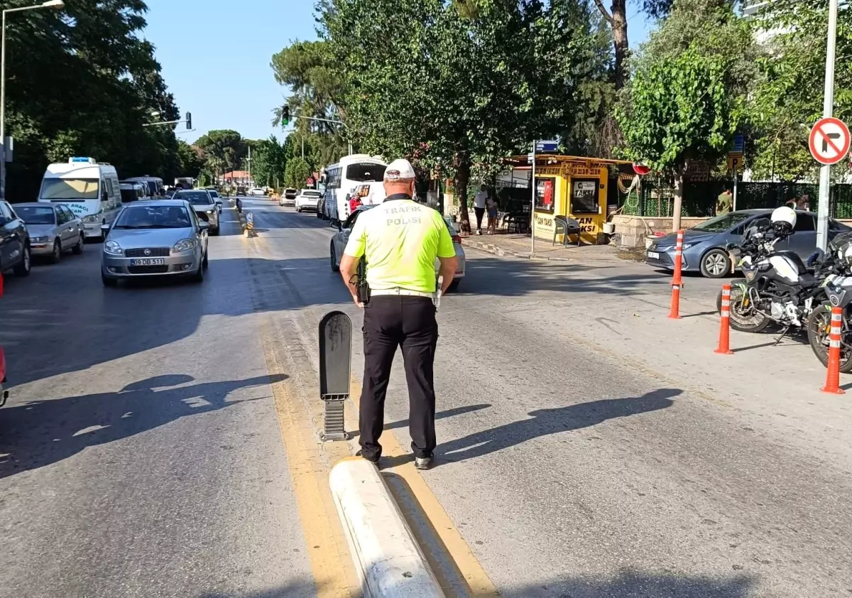 Aydın'da LGS Sınavında Öğrencilere Destek: Trafik Ekipleri Görev Başında