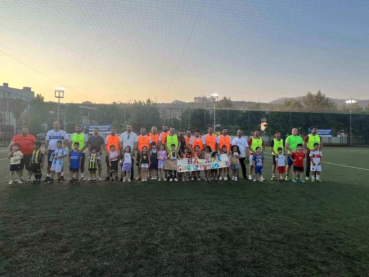 Aydın'da Babalar Günü Halı Saha Maçında 'Kız Babaları' Galip Geldi
