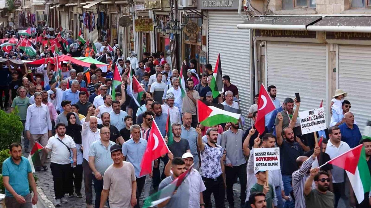 Bakan Işıkhan Mardin'de Gazze'ye Destek Yürüyüşüne Katıldı