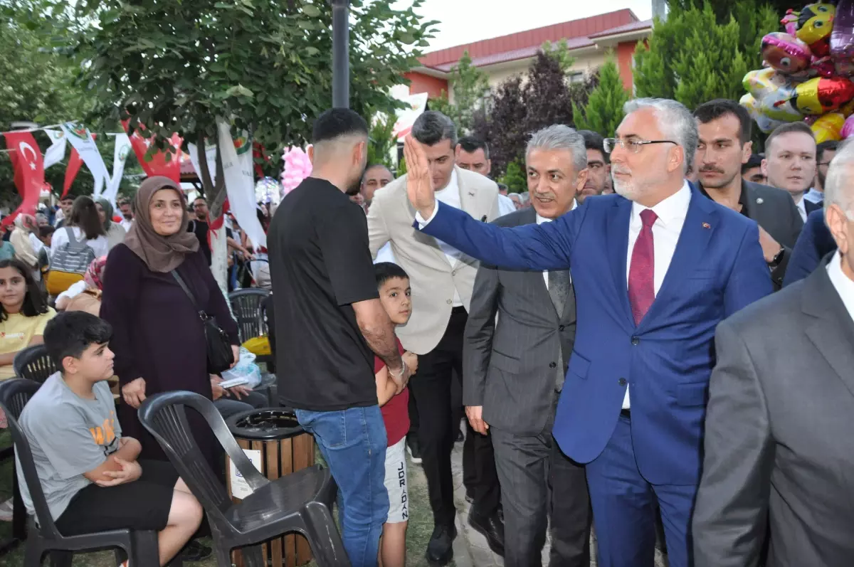 Bakan Işıkhan Kiraz Festivali'ne Katıldı