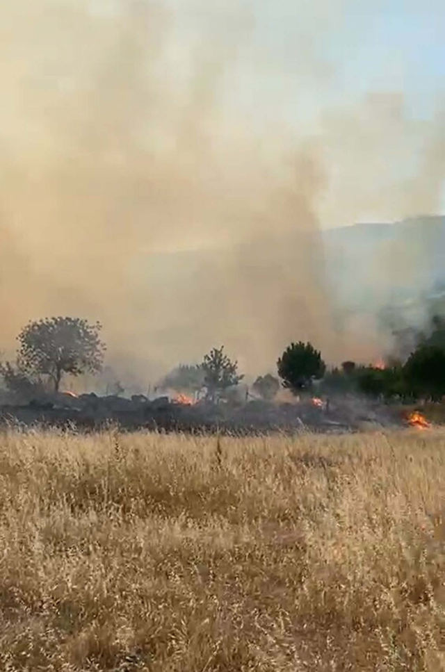 Fire in agricultural land in Balıkesir! Intervention to the flames continues