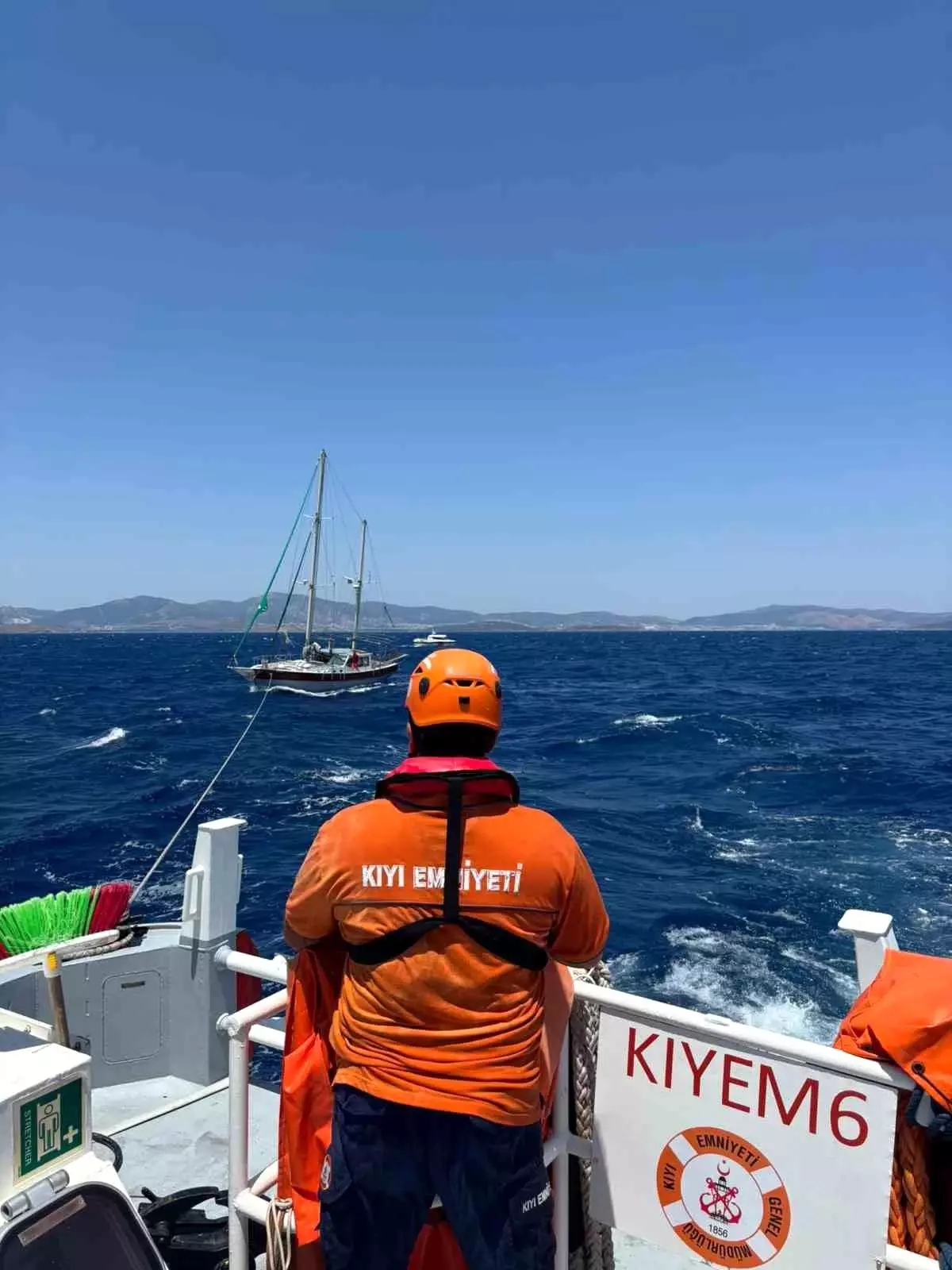 Bodrum Açıklarında Sürüklenen Tekne Kurtarıldı