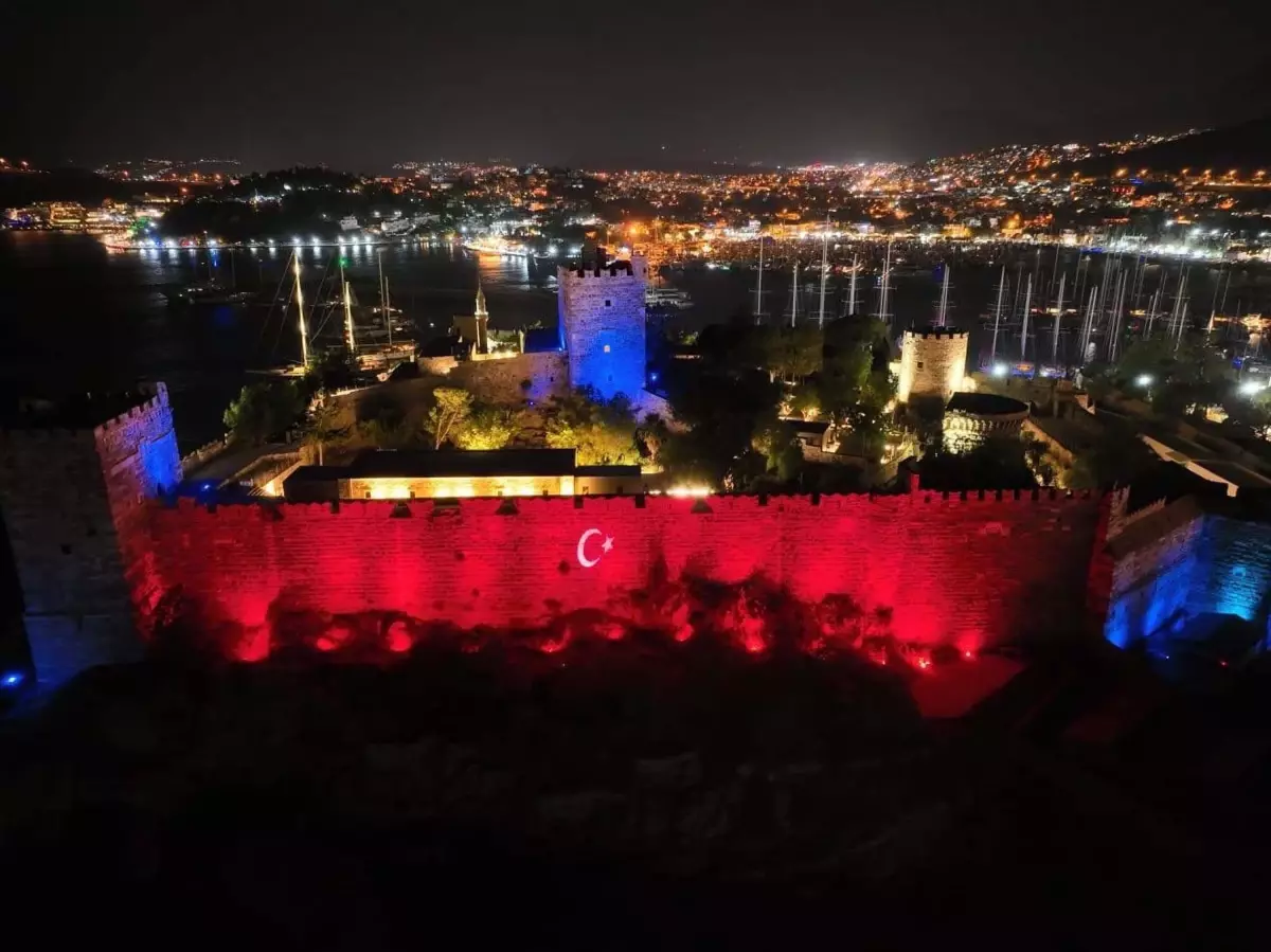 Bodrum Kalesi Jandarma Renkleriyle Aydınlatıldı