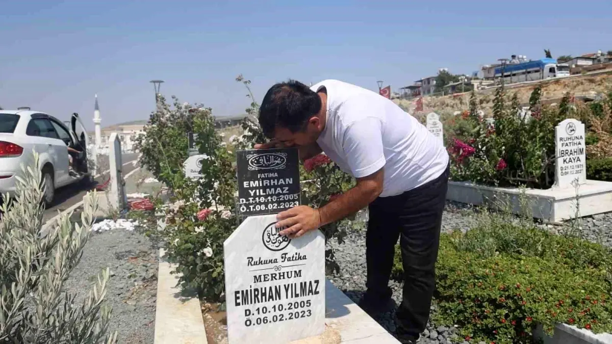 Babalar Günü'nde Hatay'da Duygusal Mezarlık Ziyareti
