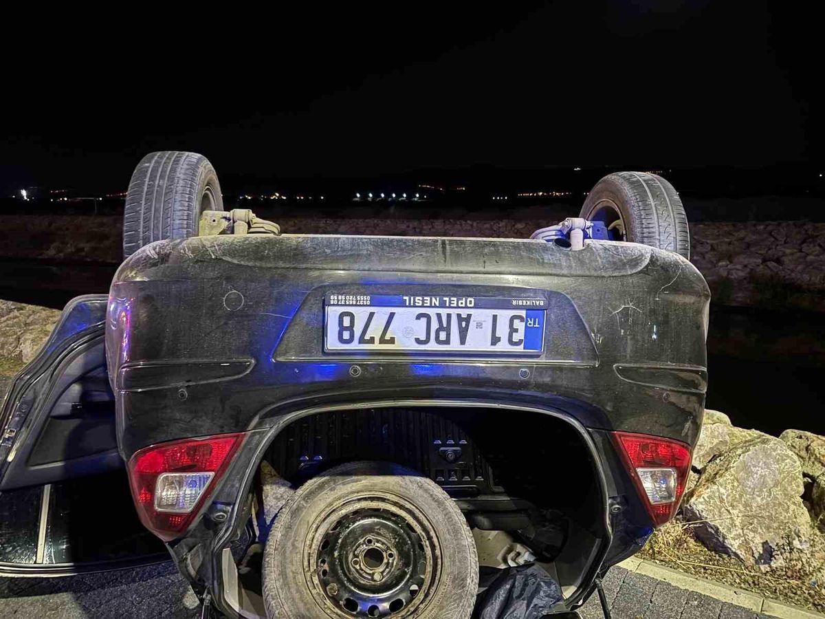 Balıkesir'de Trafik Kazası: 3 Yaralı