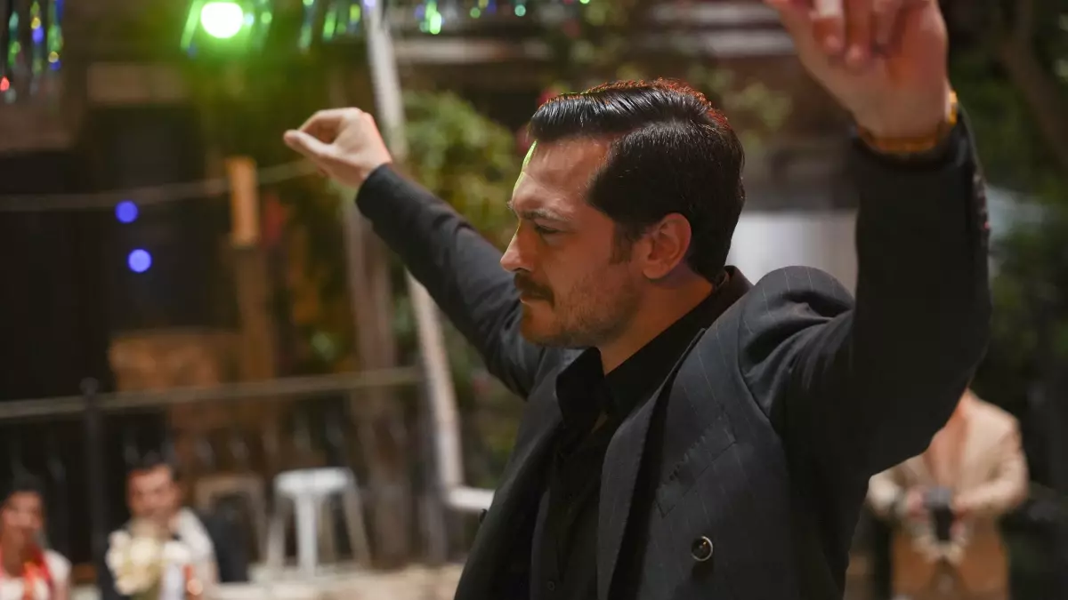 Eşref Rüya'da Çağatay Ulusoy ve Demet Özdemir'in Zeybek Performansı Büyülüyor