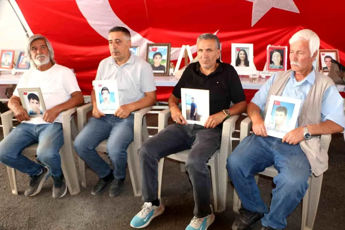 Diyarbakır'da Babalar Günü'nde Evlat Hasreti: Oturma Eylemi Sürüyor