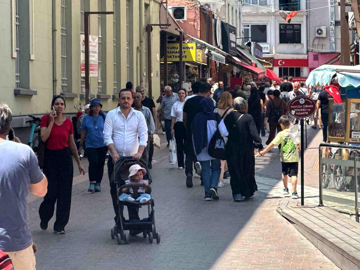 Eskişehir'de Hafta Sonu Caddeler Kalabalıklaştı