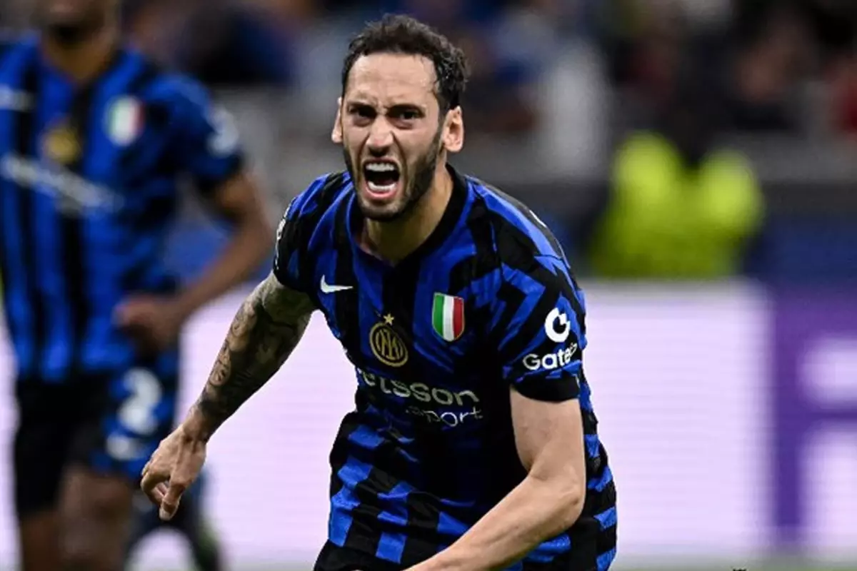 Hakan Çalhanoğlu'nun menajeri transfer için İstanbul'da