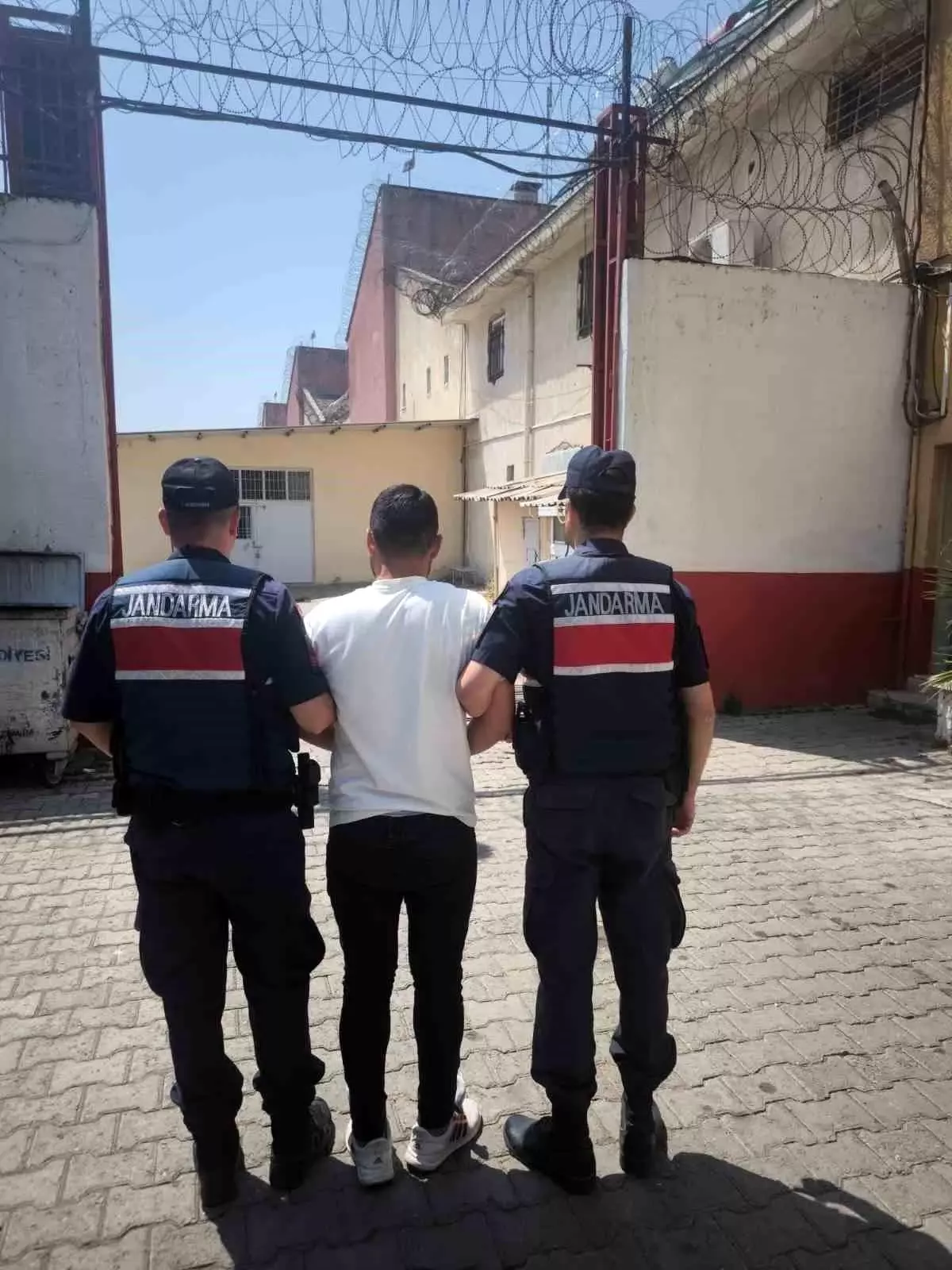 Germencik'te Hırsızlık Suçundan Aranan Şahıs Yakalandı
