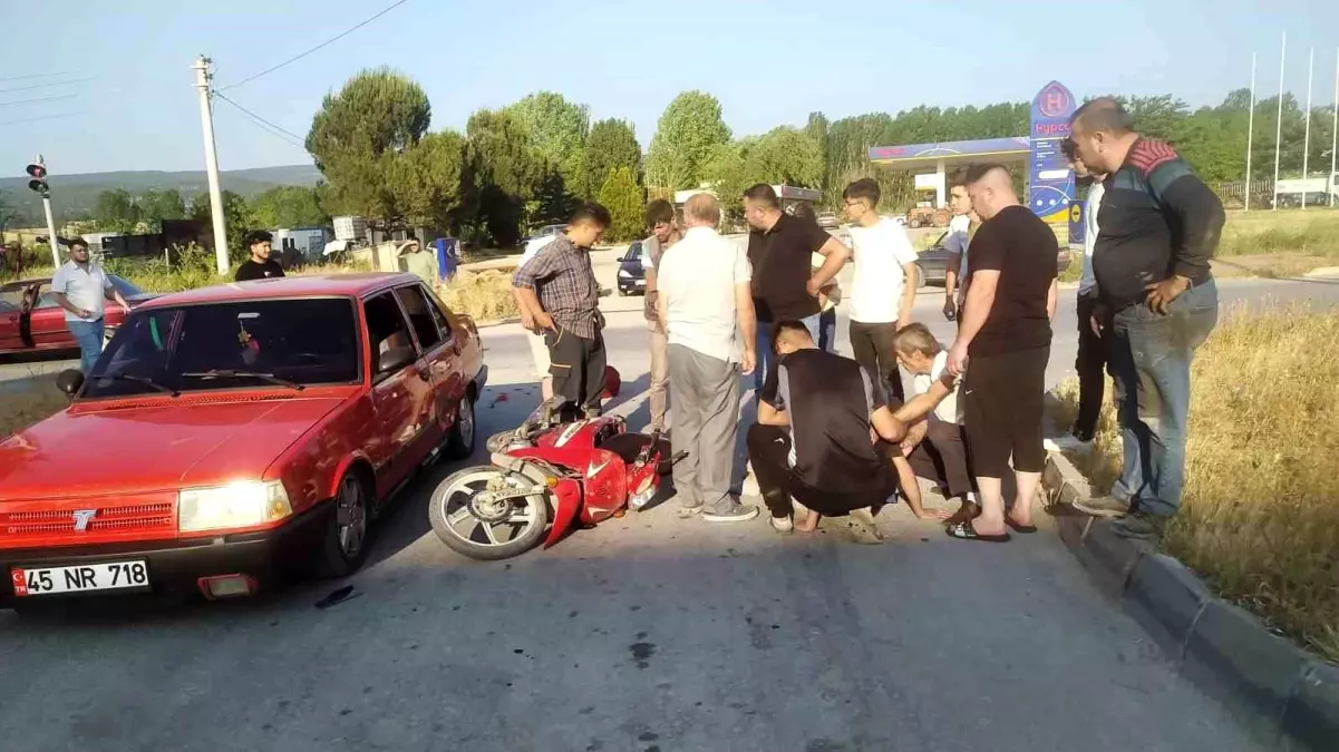 Kütahya'da Motosiklet ve Otomobil Çarpıştı: 1 Yaralı