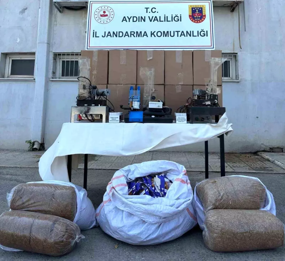 Aydın'da Kaçak Sigara Sarımı Yapan Şahıs Yakalandı
