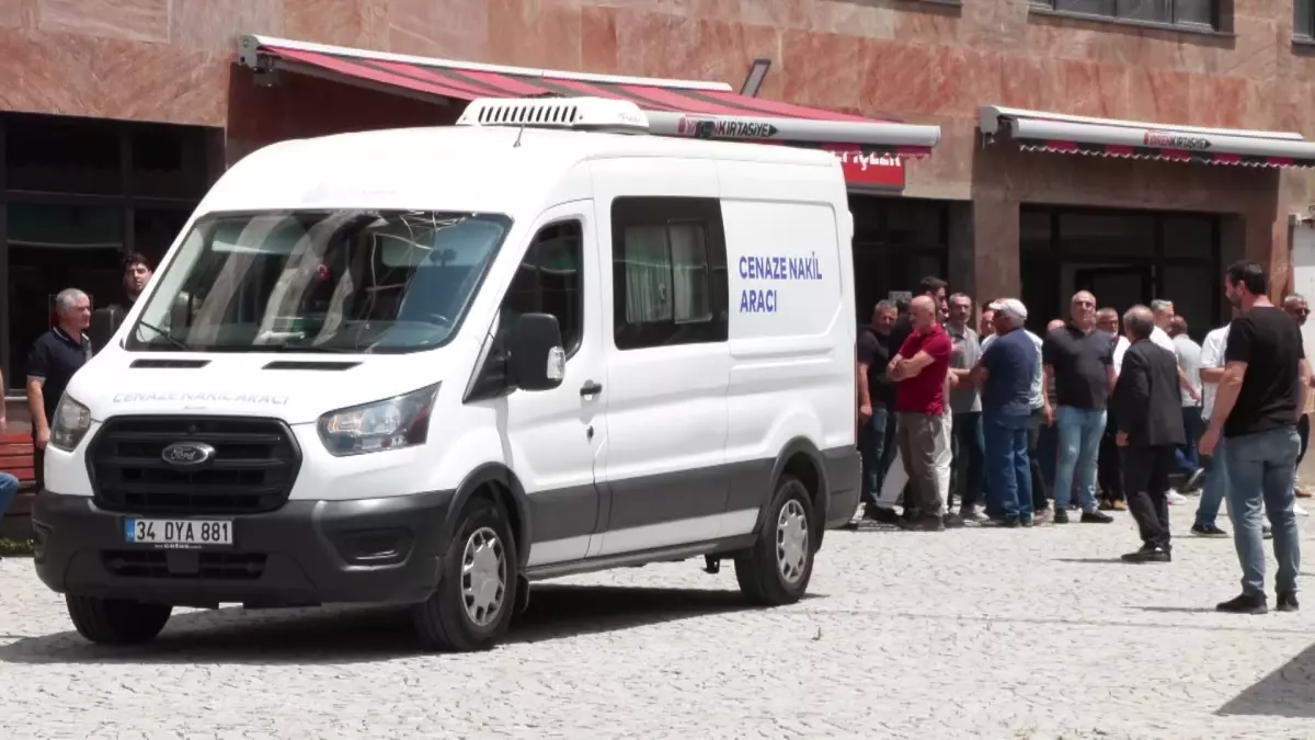 Maltepe'de Yol Verme Kavgasında Hayatını Kaybeden Erkan Temiz Toprağa Verildi