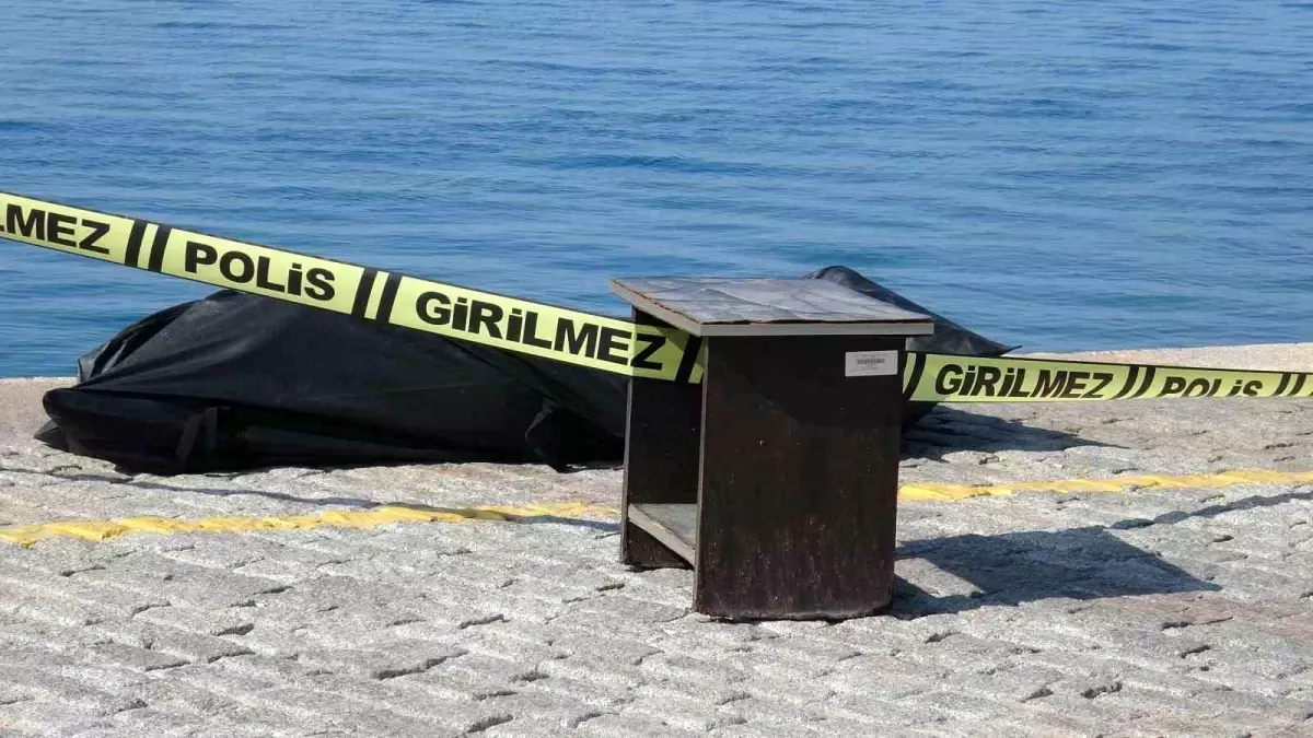 Manzarayı izlemeye gelen vatandaşlar falezlerde erkek cesedi buldu