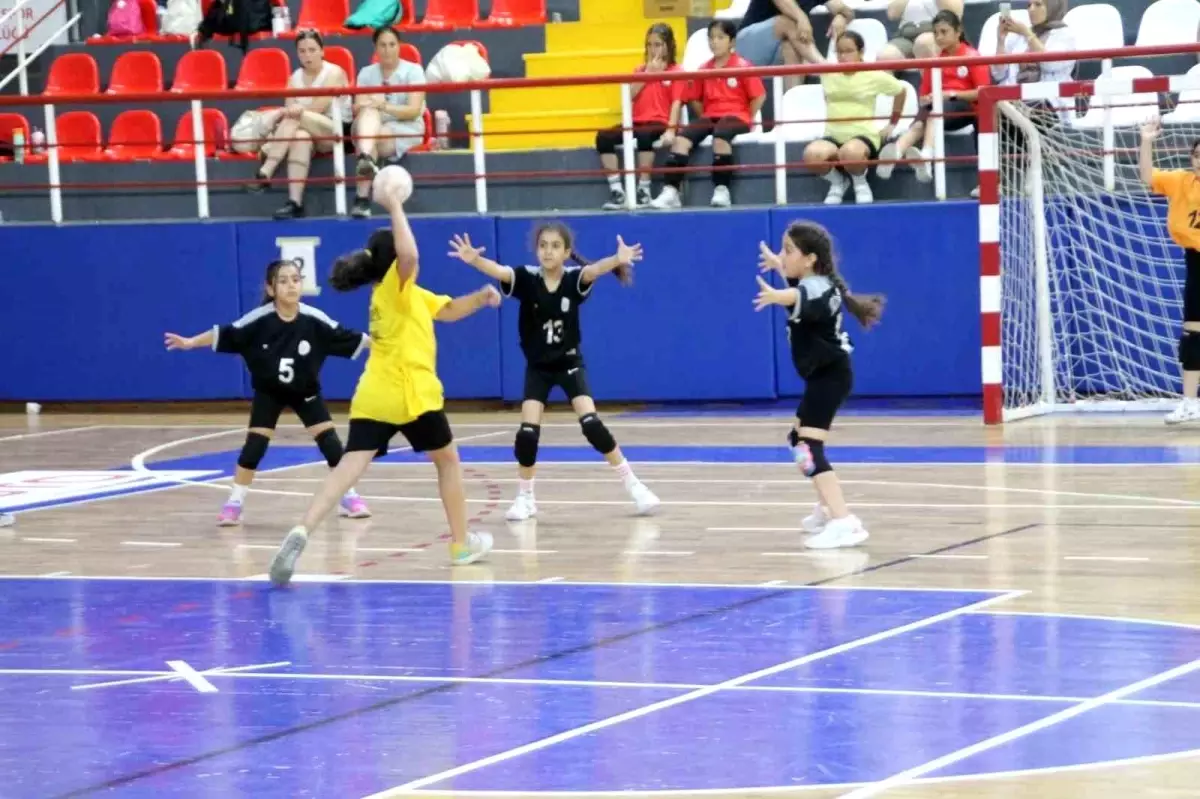 Göksel Erdoğan Anısına Minik Eller Hentbol Şenliği Tamamlandı