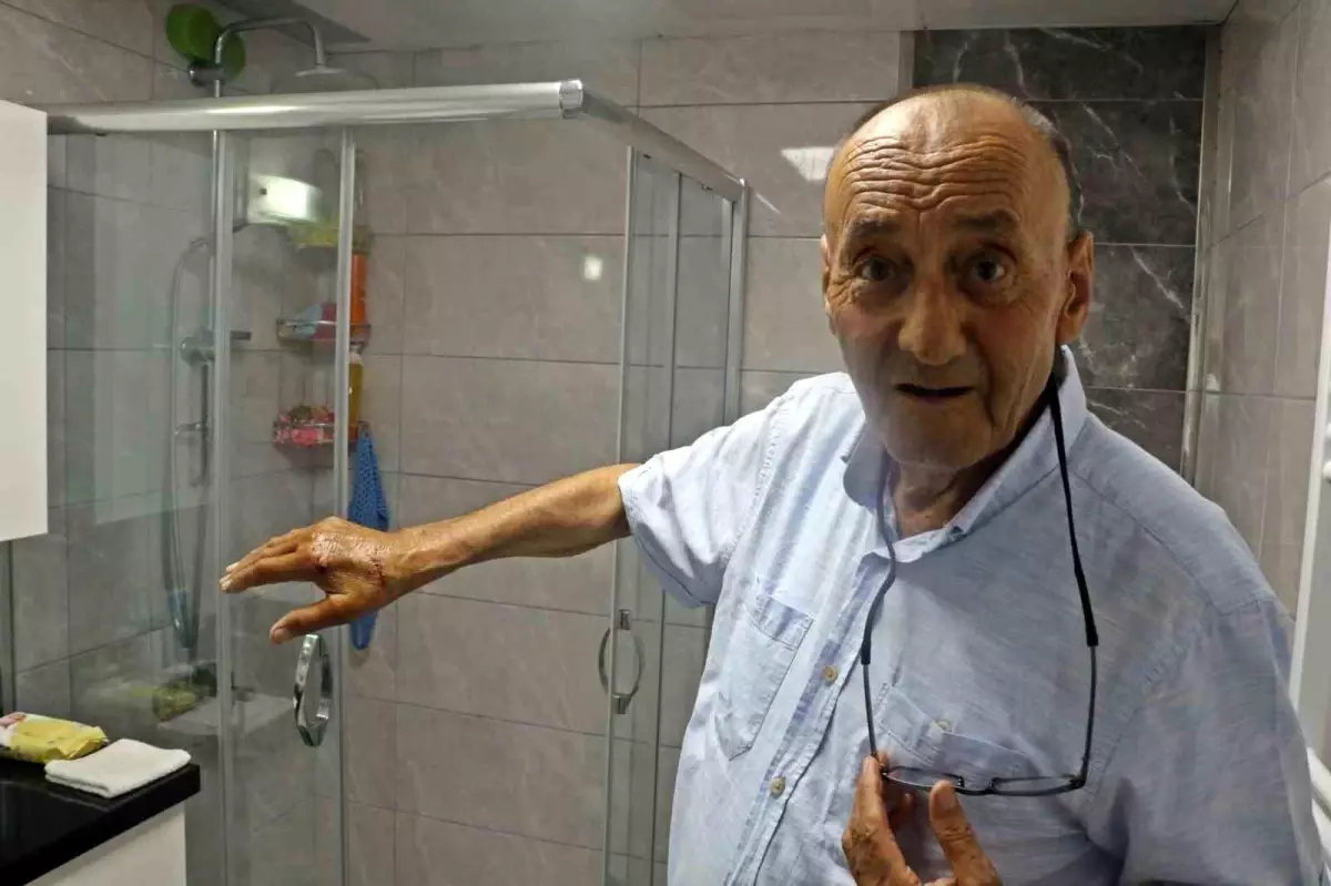 Antalya'da Duş Kabini Camı Patladı, Emekli Akademisyen Yaralandı