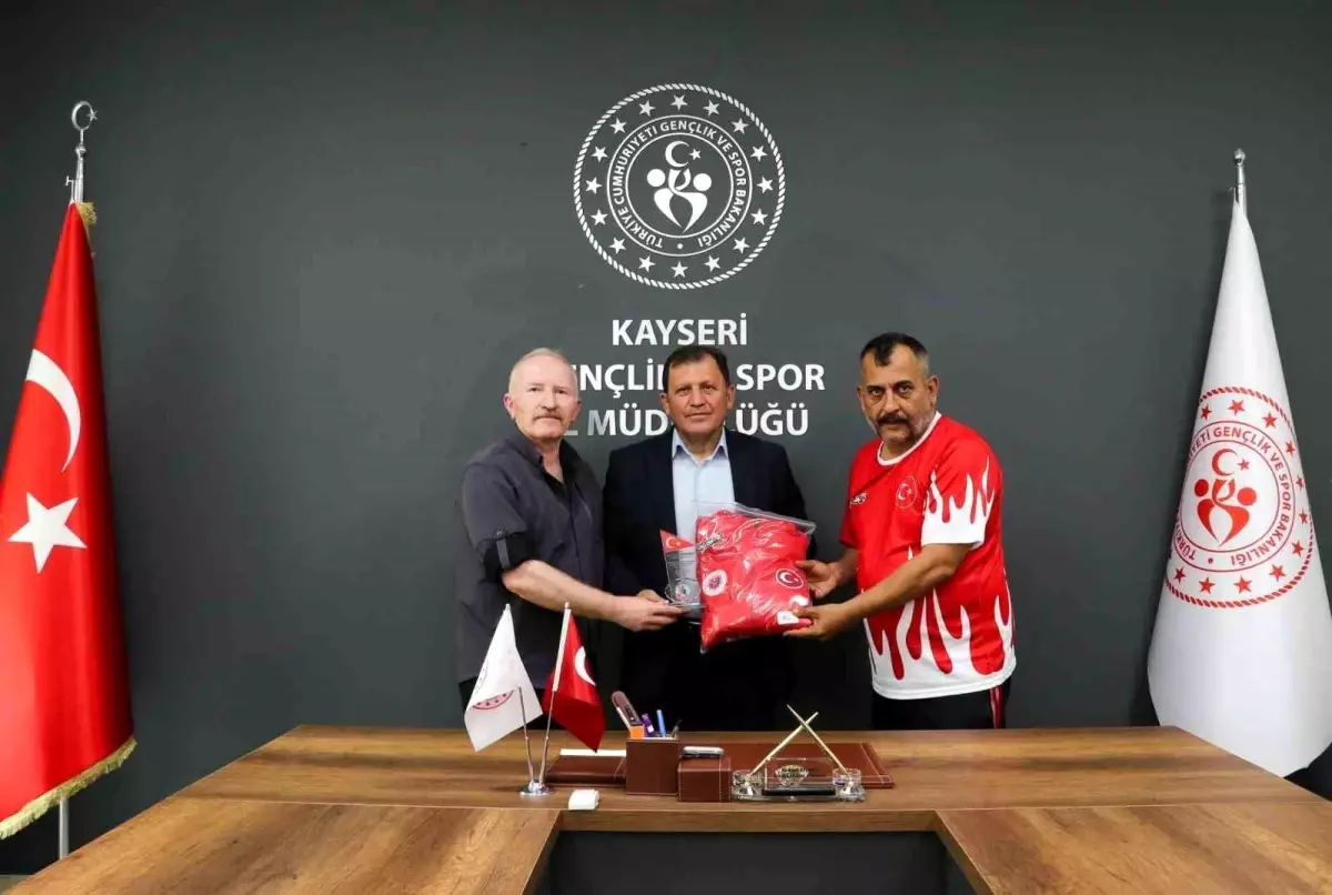Kayserili Muaythai Sporcuları Dünyadan Madalyalarla Döndü