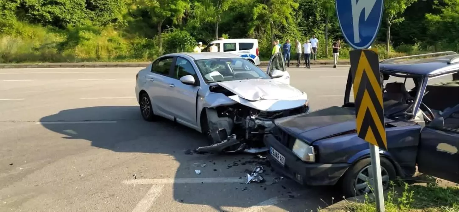 Giresun'da trafik kazasında sürücü camdan dışarı atıldı.