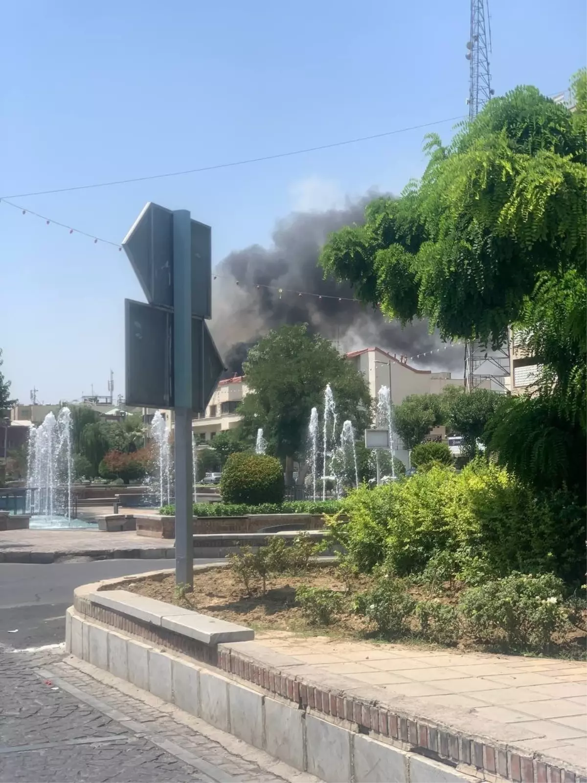 Tahran'da Patlama Sesleri ve Hava Savunma Tepkisi