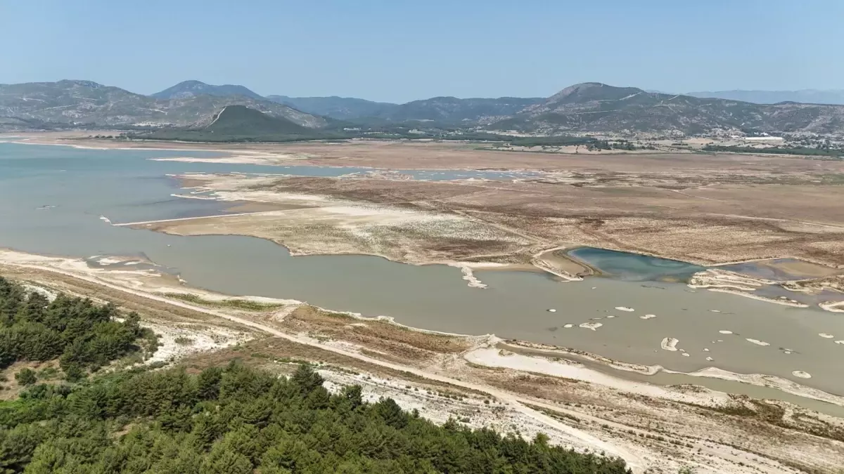 İzmir'de Tahtalı Barajı'ndaki Su Seviyesi Kritik Noktaya Düştü