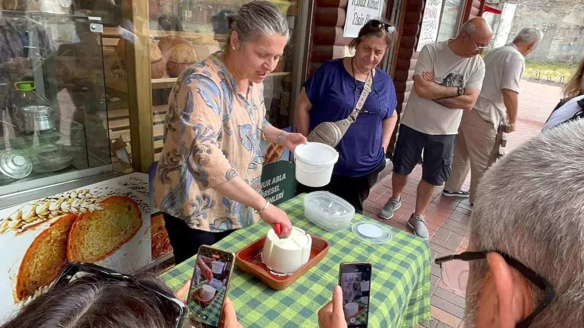 Karaelmas Ekspresi Yolcuları Yöresel Lezzetlerle Tanıştı