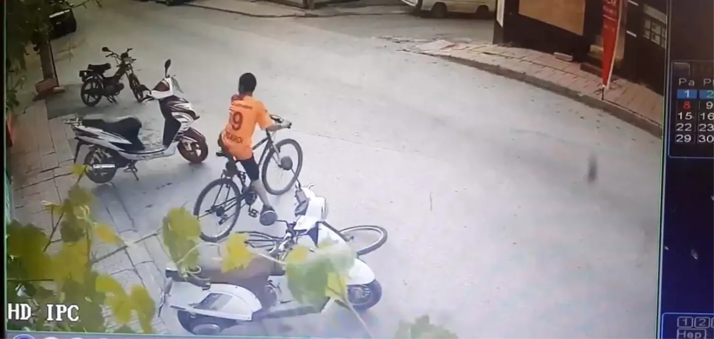 Eskişehir'de Bisiklet Hırsızlığı Güvenlik Kamerasında
