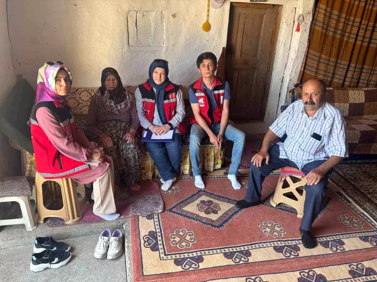 Bilecik'te 90 Yaşındaki Hikmet Teyzeye Anlamlı Ziyaret