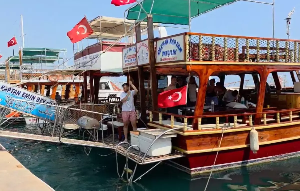 Mersin'deki Köpek Balığı Görüntüleri Tatilcileri Tedirgin Etti