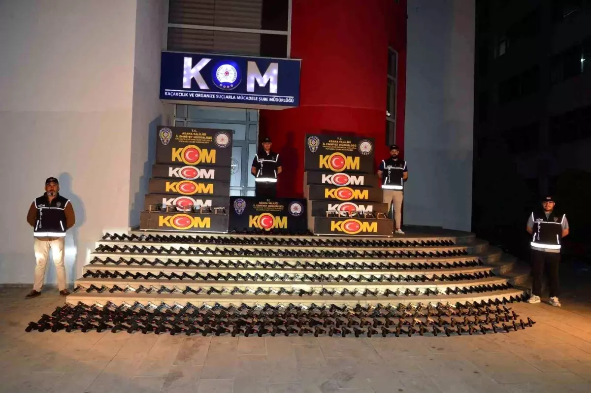 Adana'da Tırda 420 Tabanca Ele Geçirildi