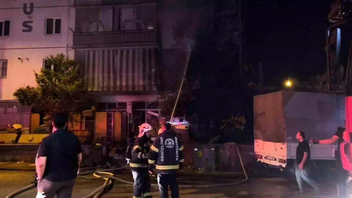 Denizli'de Ağaç Yangını Apartmana Sıçradı