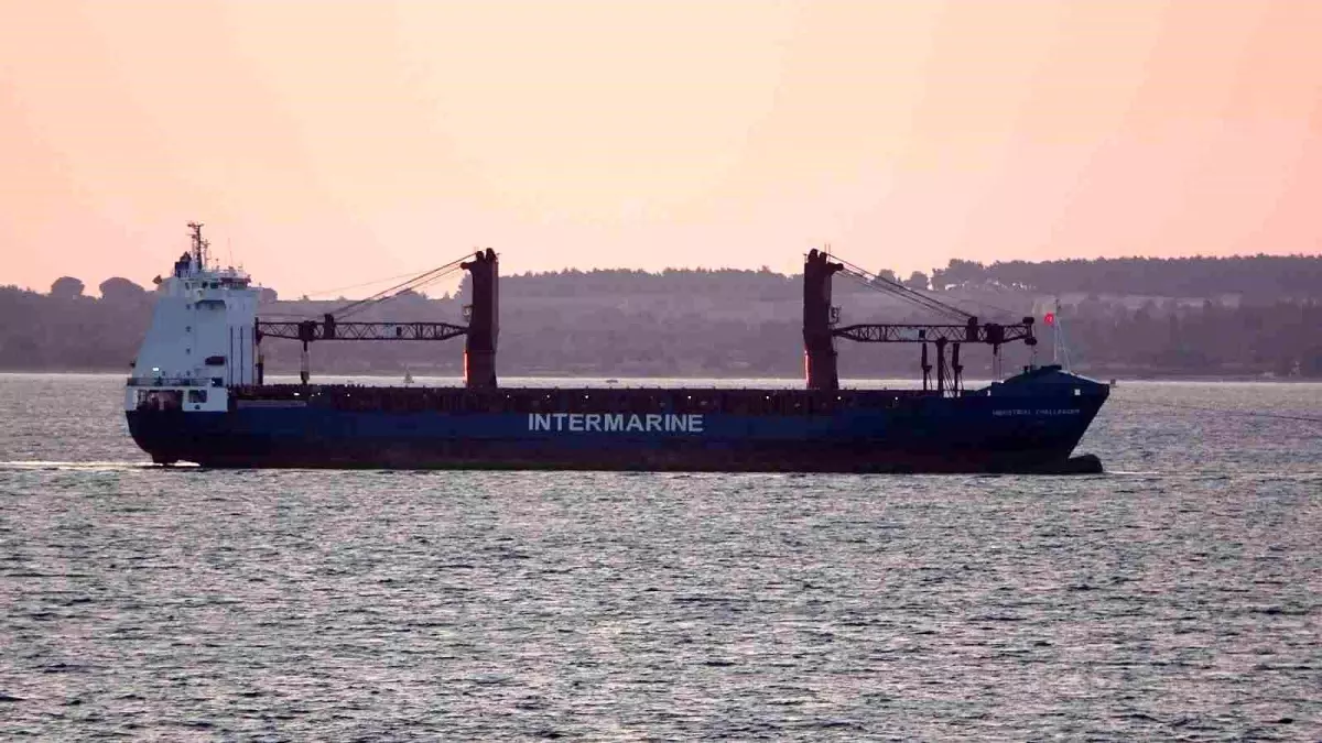 Çanakkale Boğazı'nda 'Industrial Challenger' Yük Gemisinde Yangın