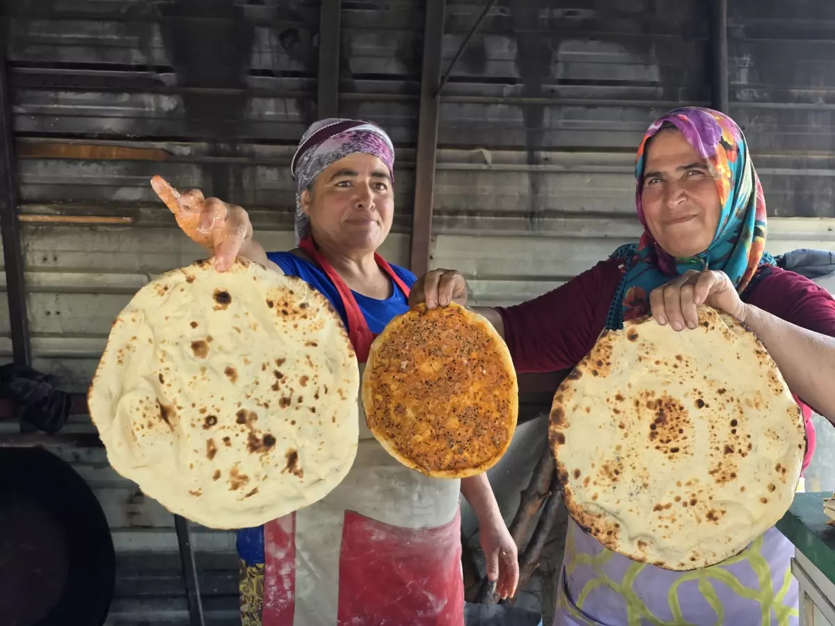 Depremzedelere Ekonomik Destek: Kadınlar Tandır Ekmek Yapıyor