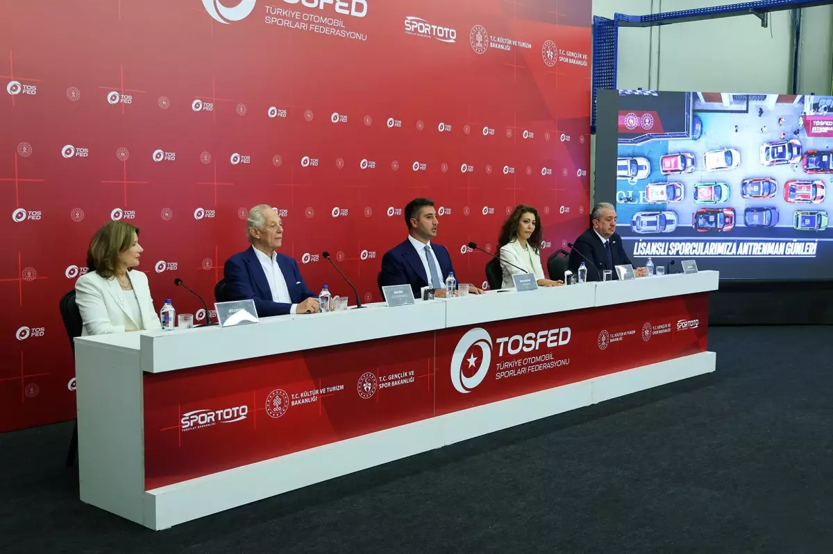 Kocaeli'de İki Otomobilin Karıştığı Kazada 6 Yaralı