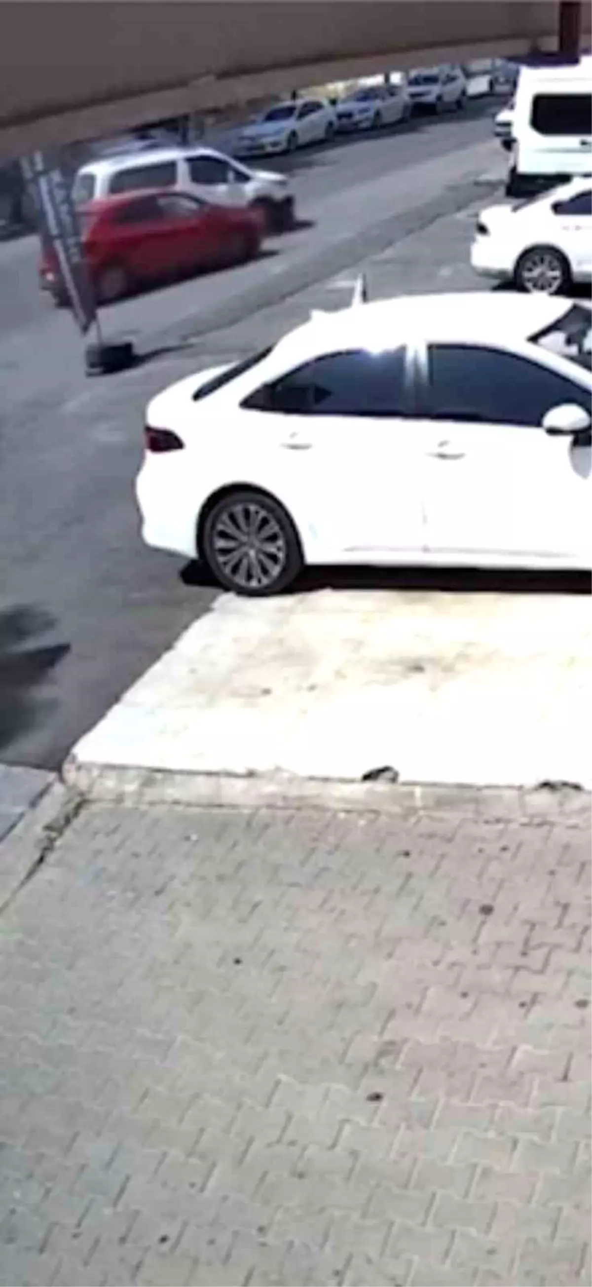 Diyarbakır'da meydana gelen trafik kazası kameraya yakalandı.