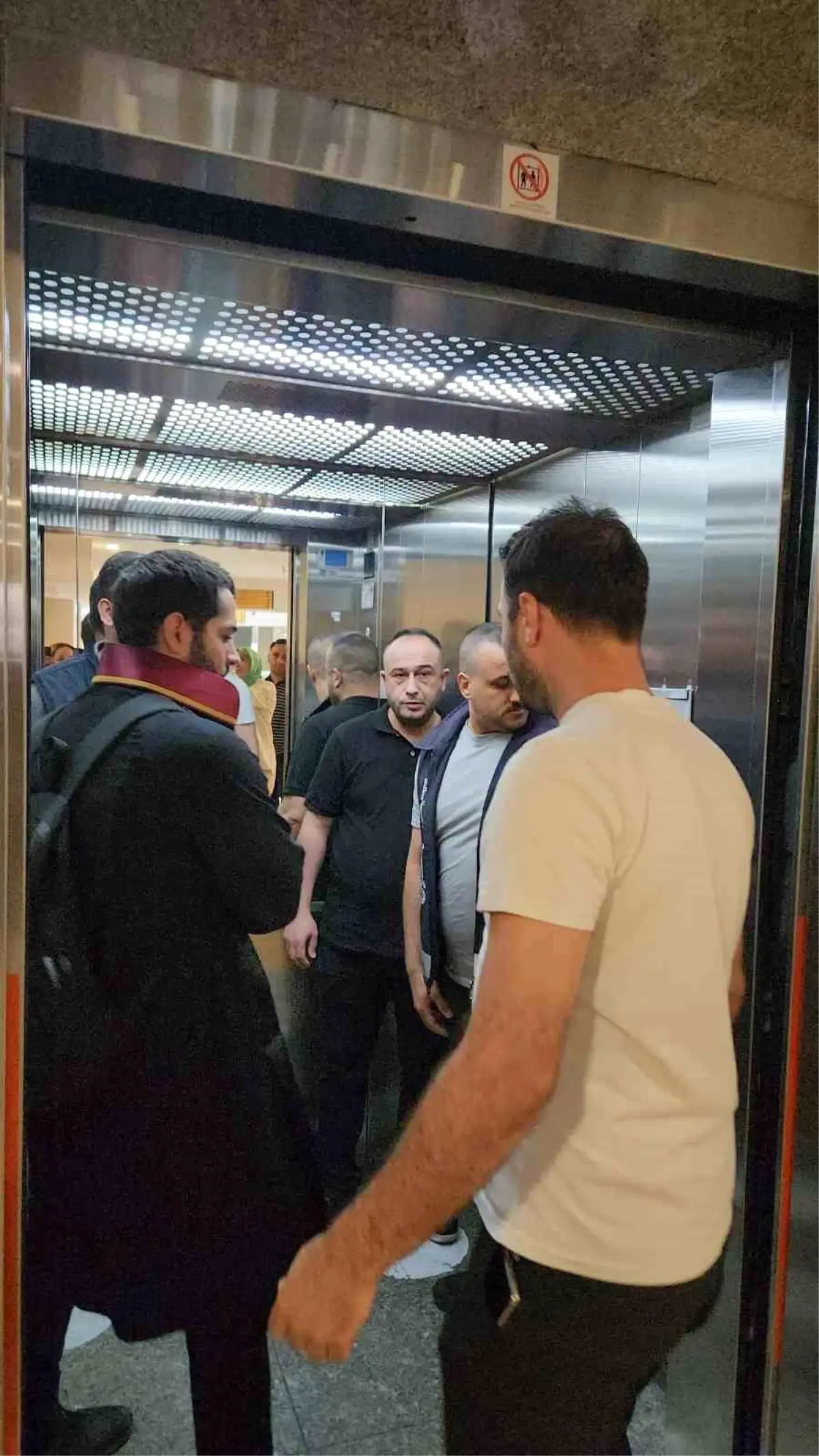 Dolandırıcı Avukat Suçüstü Yakalandı