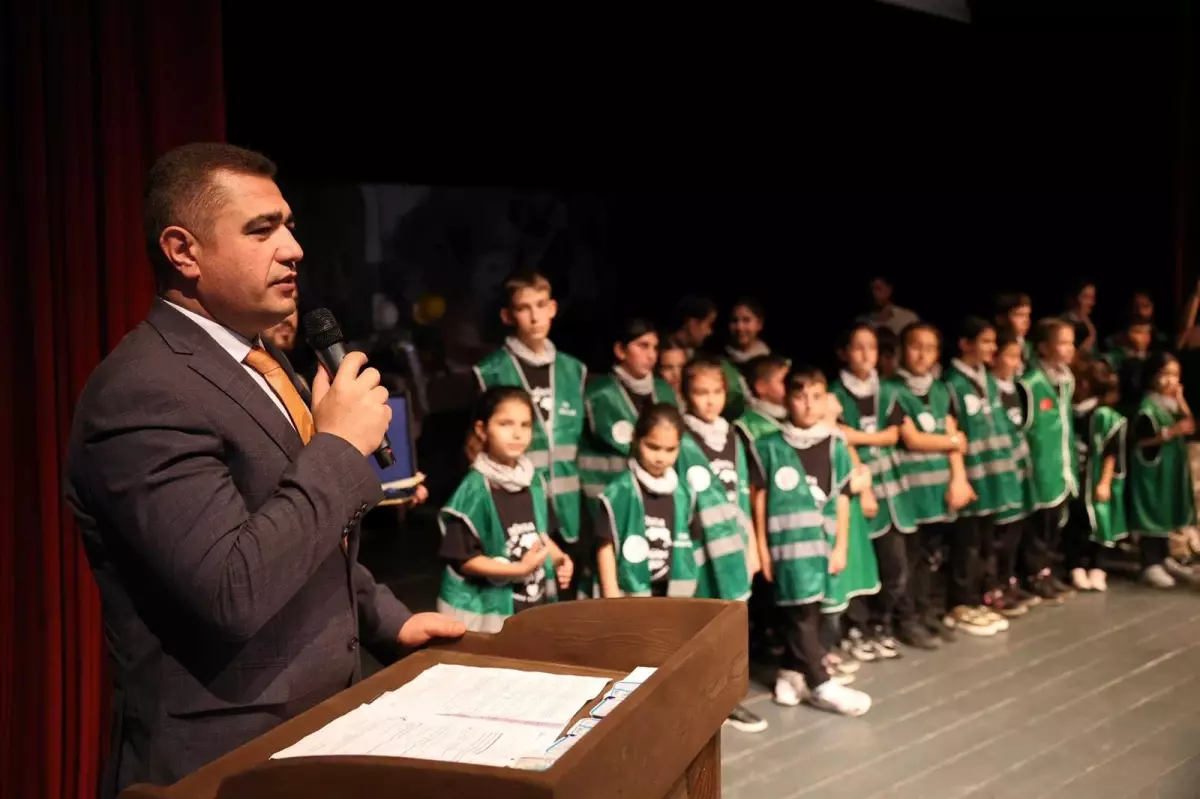 Düzce'de İyilik Tiyatrosu'ndan 'Yetim Gülerse Dünya Güler' Oyunu