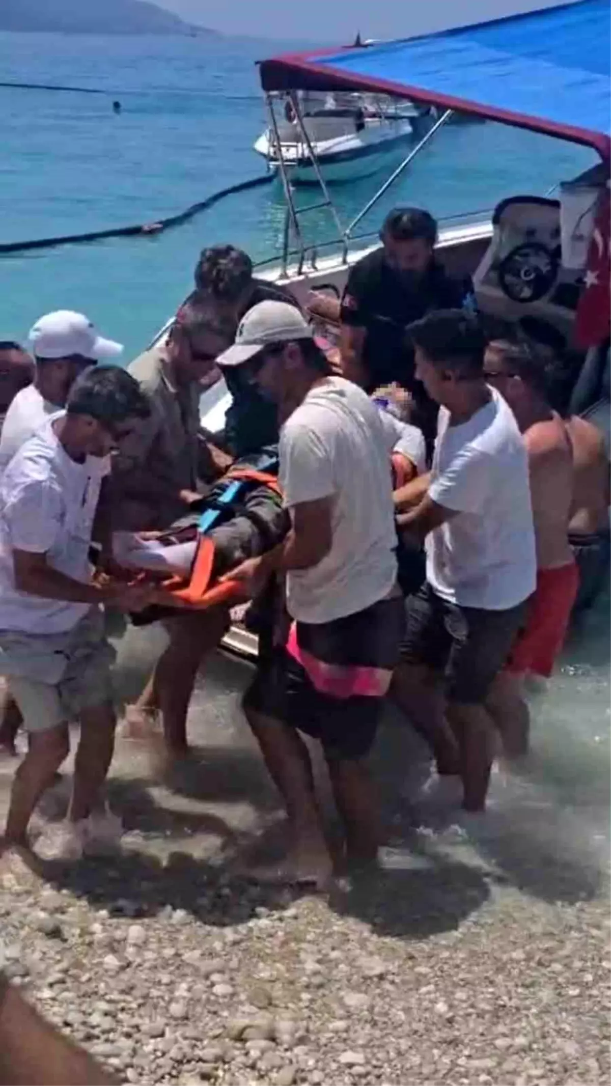 Yamaç Paraşütü Uçuşunda Yedek Paraşüt Açılmayınca Denize Düştü
