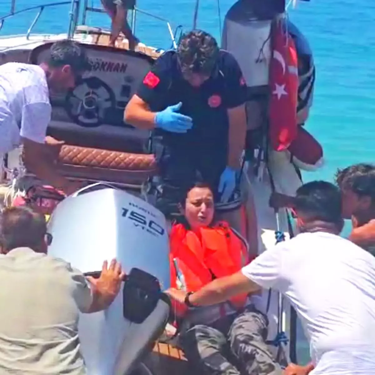 Yamaç Paraşütü Pilotunun Denize Düşmesi: Yaralı